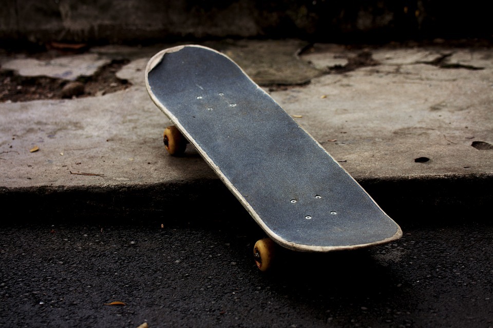 boy-skateboard-outdoor-skateboarding